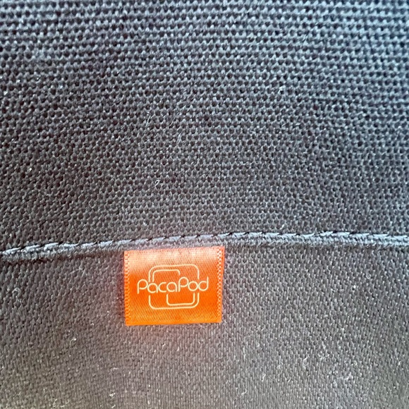 GUC-PacaPod Mirano Black Diaper Bag. Paca Pod travel bag baby - Picture 4 of 6